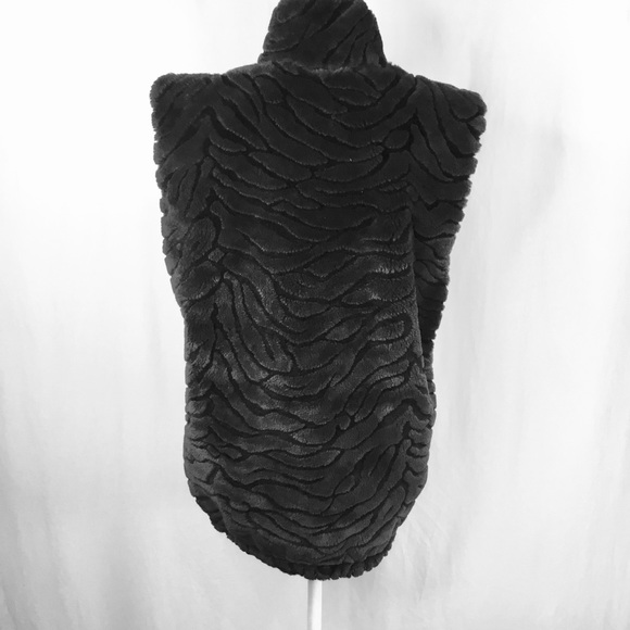Black duffel Vest, (Check Measurements) Faux Fur - Picture 4 of 7